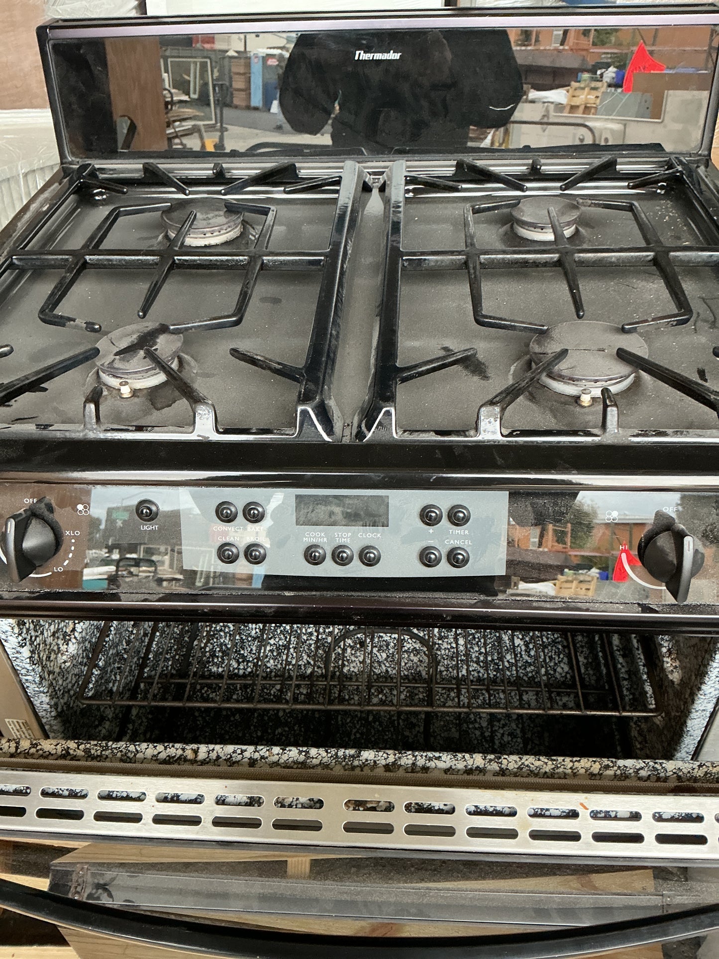 30" Thermador Dual-Fuel Gas Convection Range