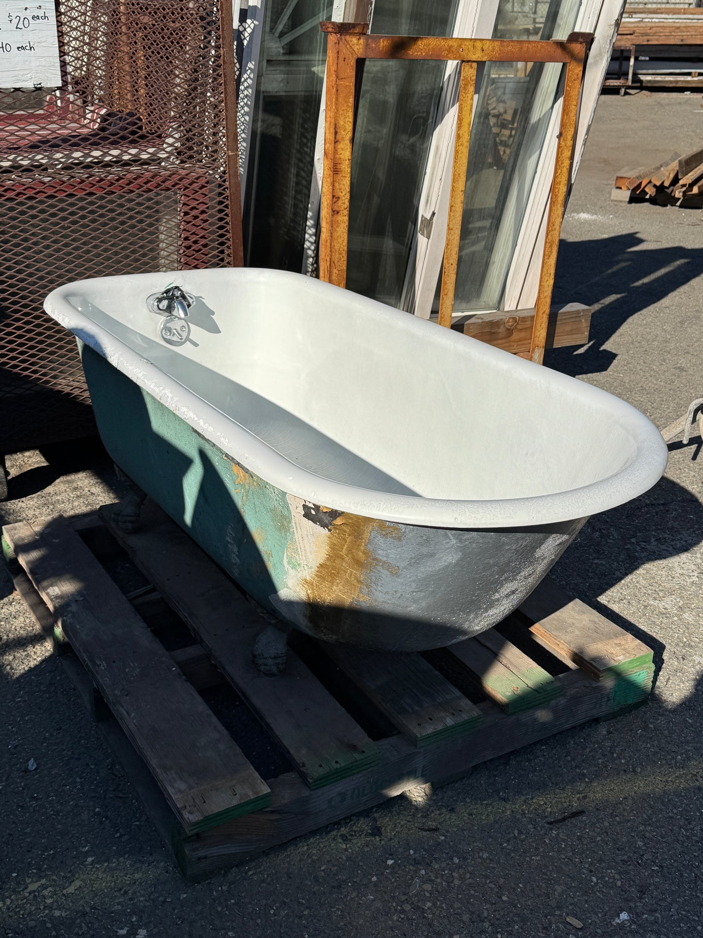 Vintage Victorian Clawfoot Bathtub