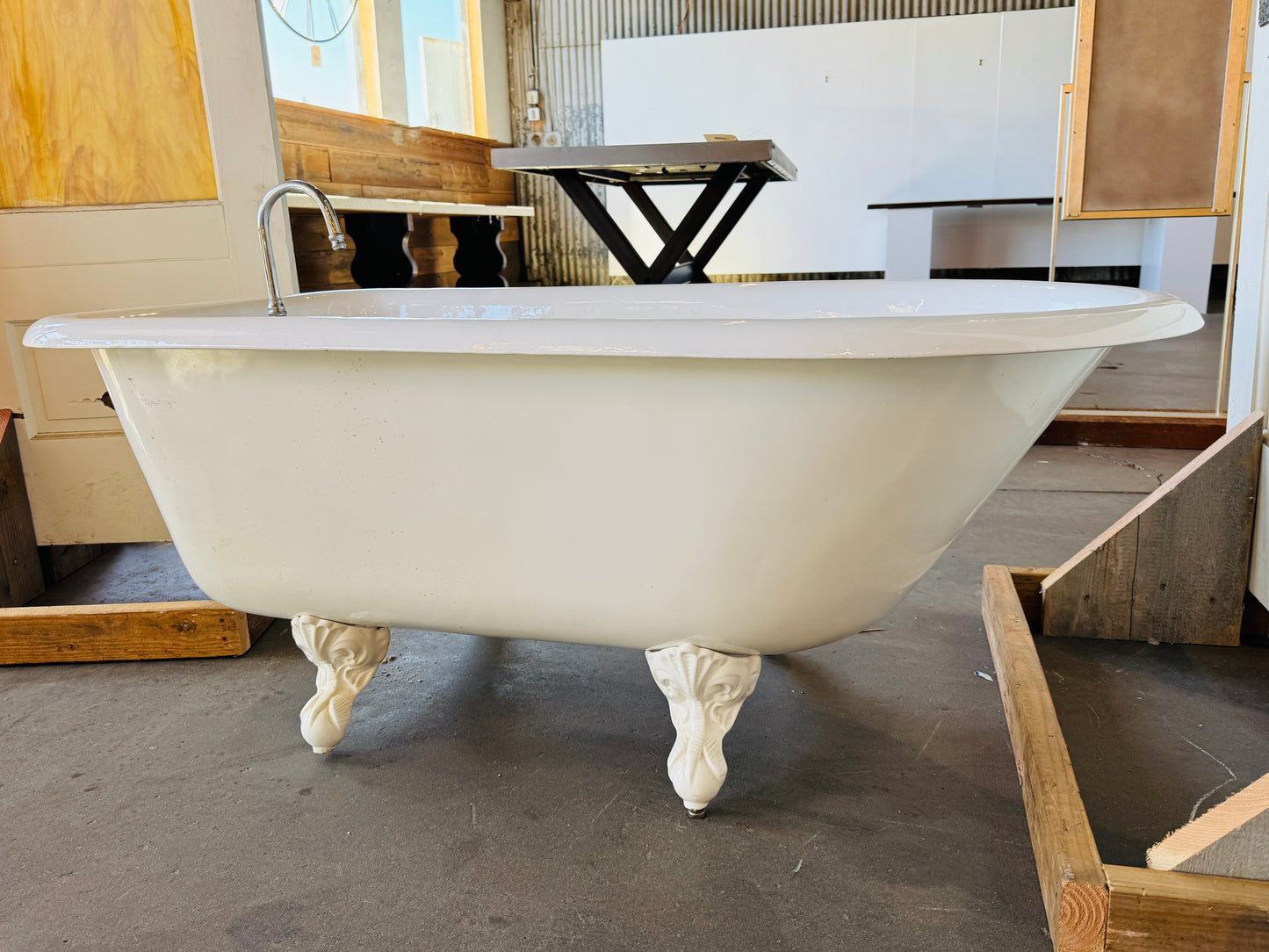 Sunrise Specialty 54" Cast Iron Clawfoot Bathtub