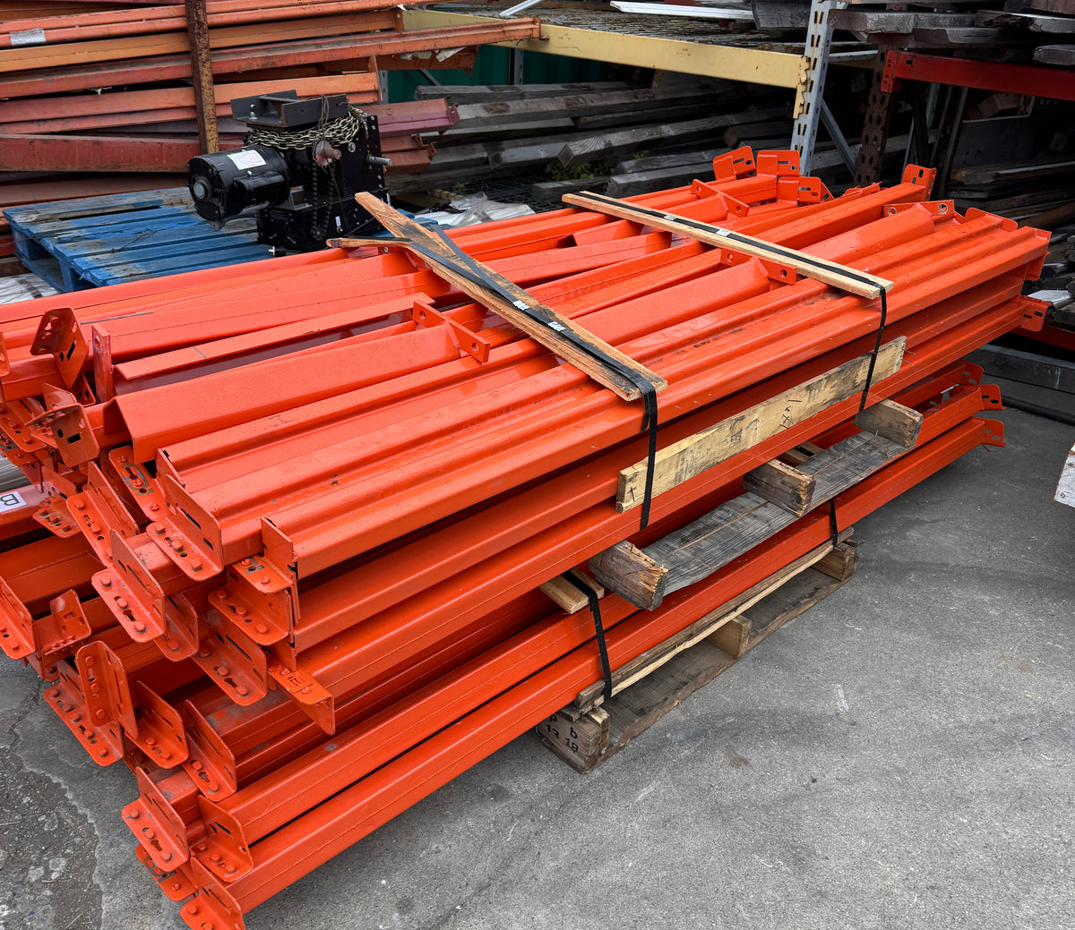 Global Industrial Bolted Teardrop Pallet Rack With Shelves