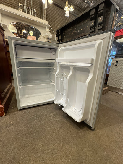 Black & Decker Mini Fridge Refrigerator