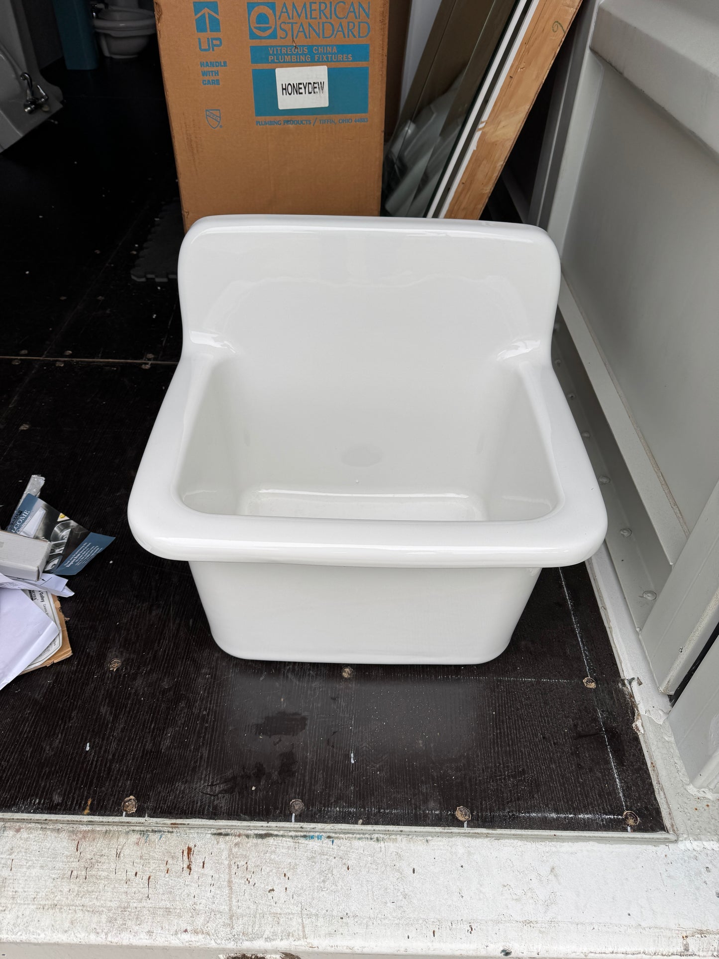 Gourmetier GPKWS221820 Ceramic Wall Mount Utility Sink