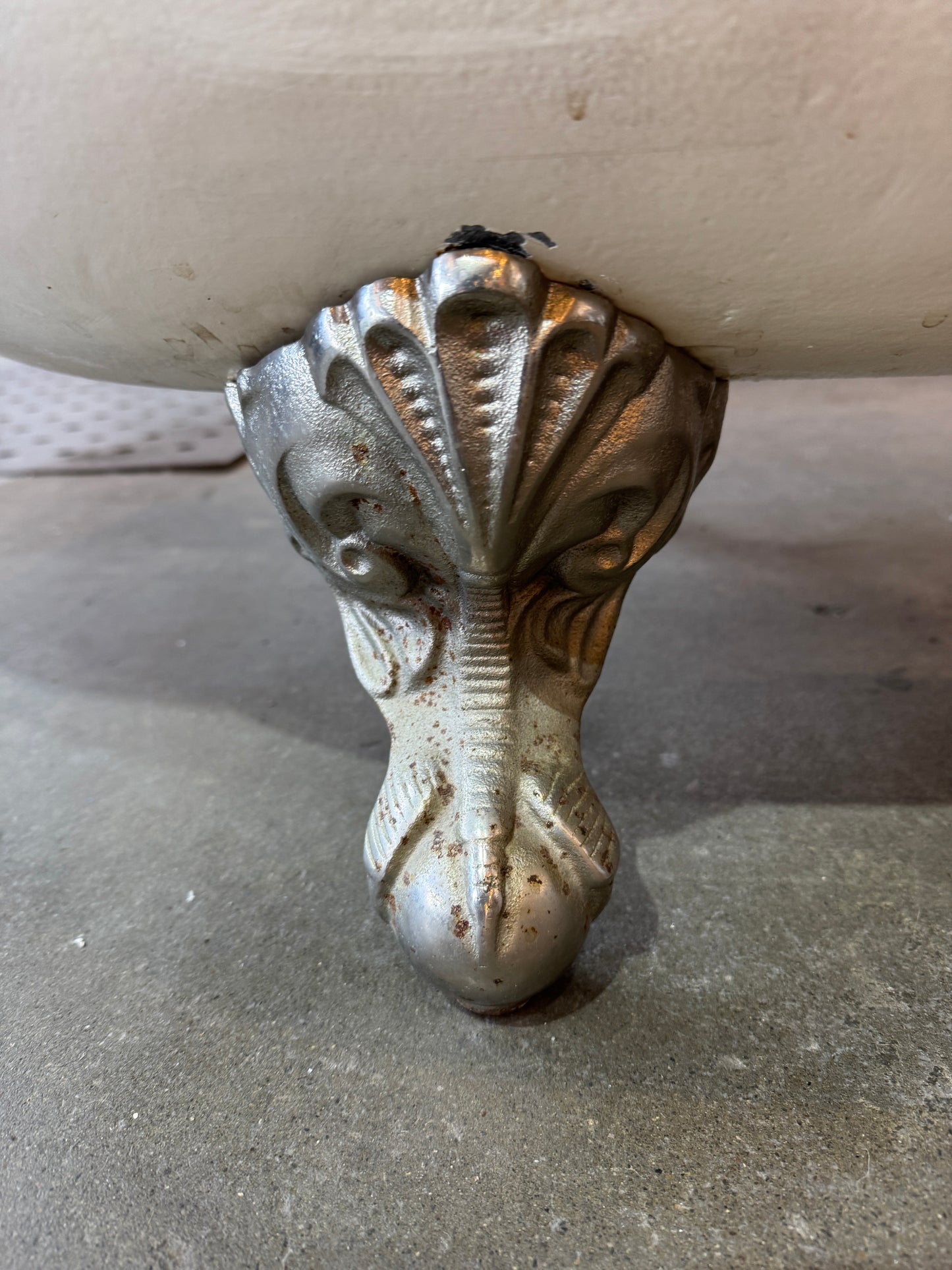 McKinley Rolltop 1700 Cast Iron Clawfoot Bathtub