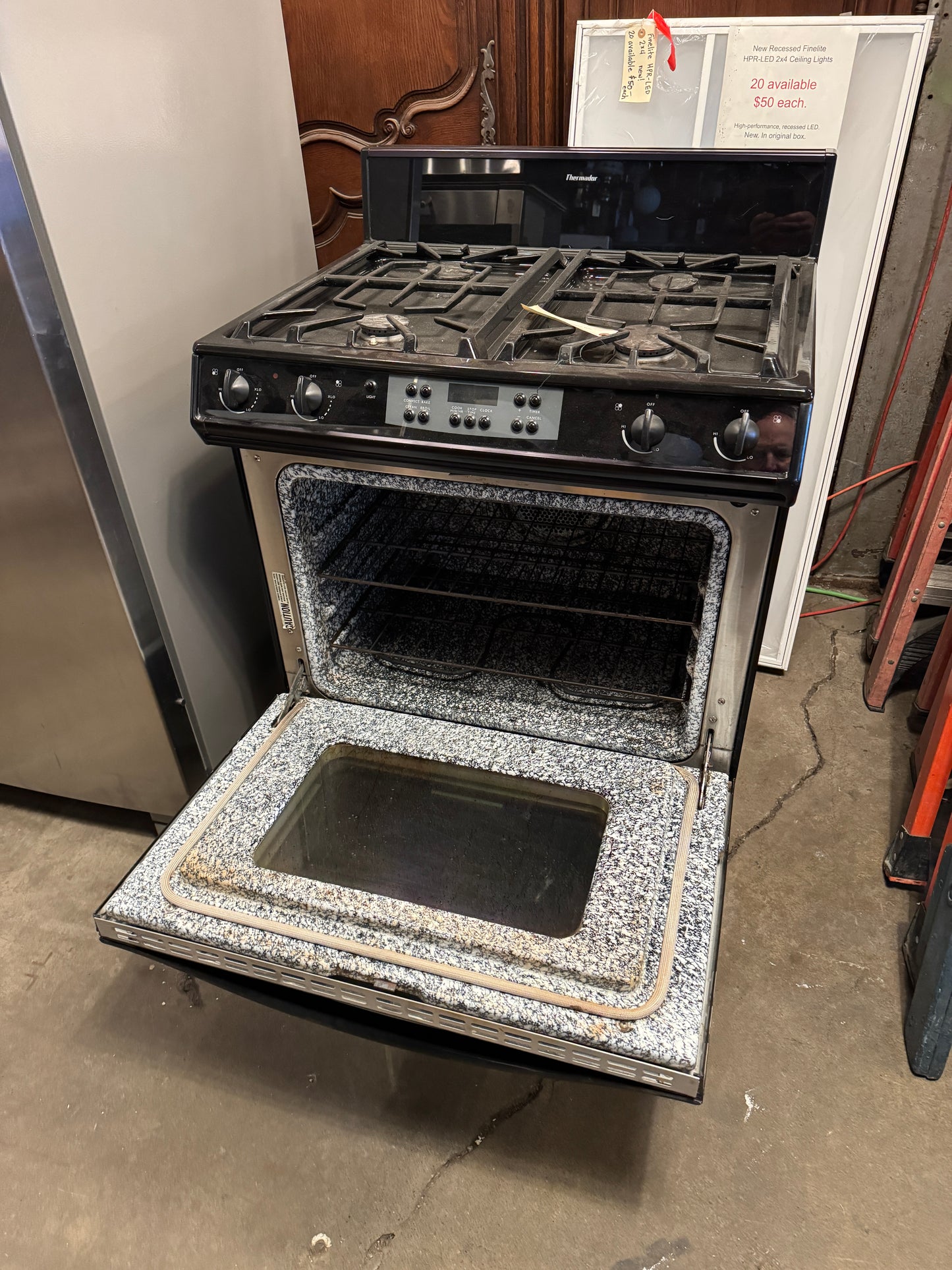 30" Thermador Dual-Fuel Gas Convection Range