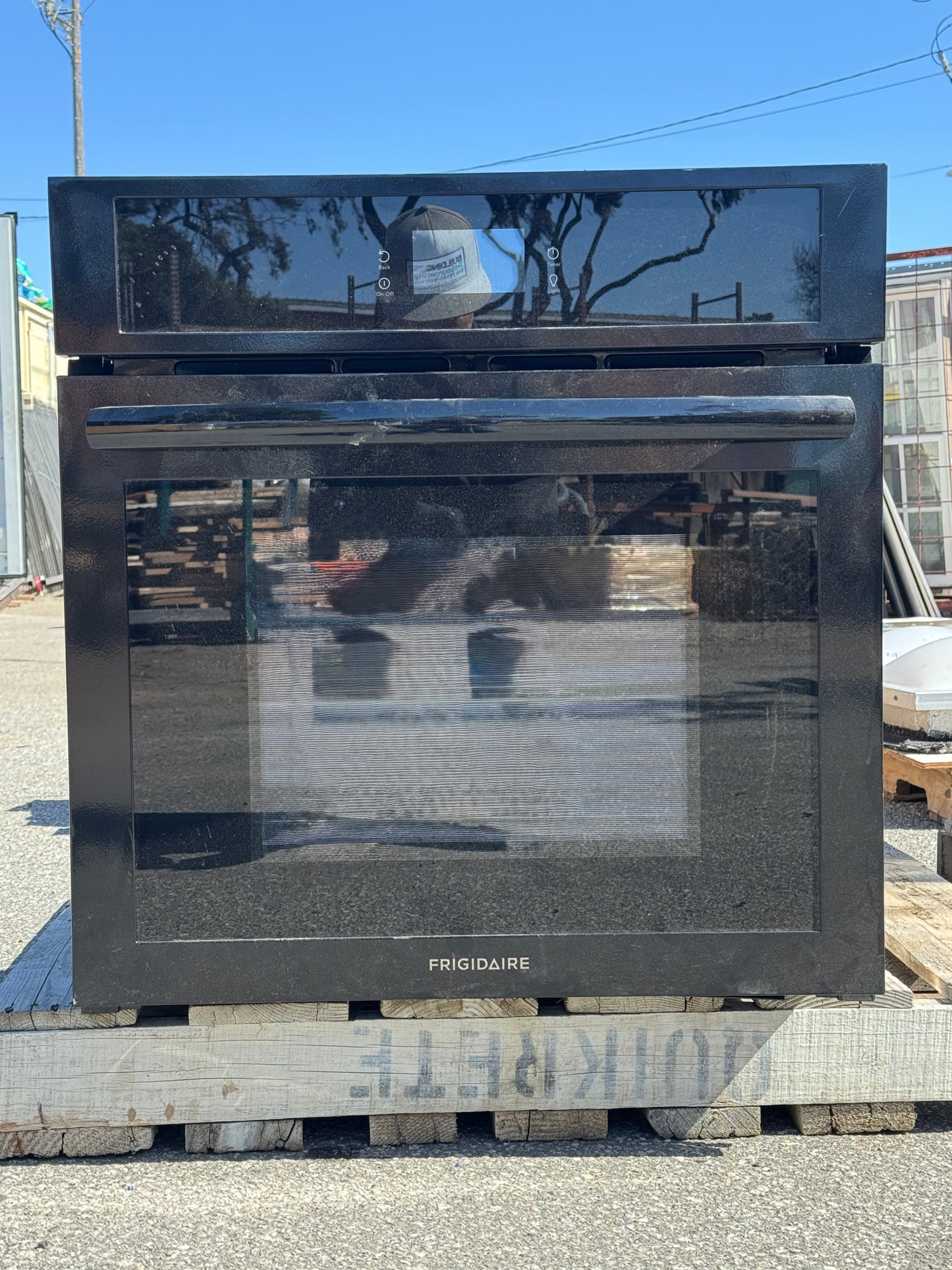 Frigidaire 27" Single Electric Wall Oven With Fan Convection