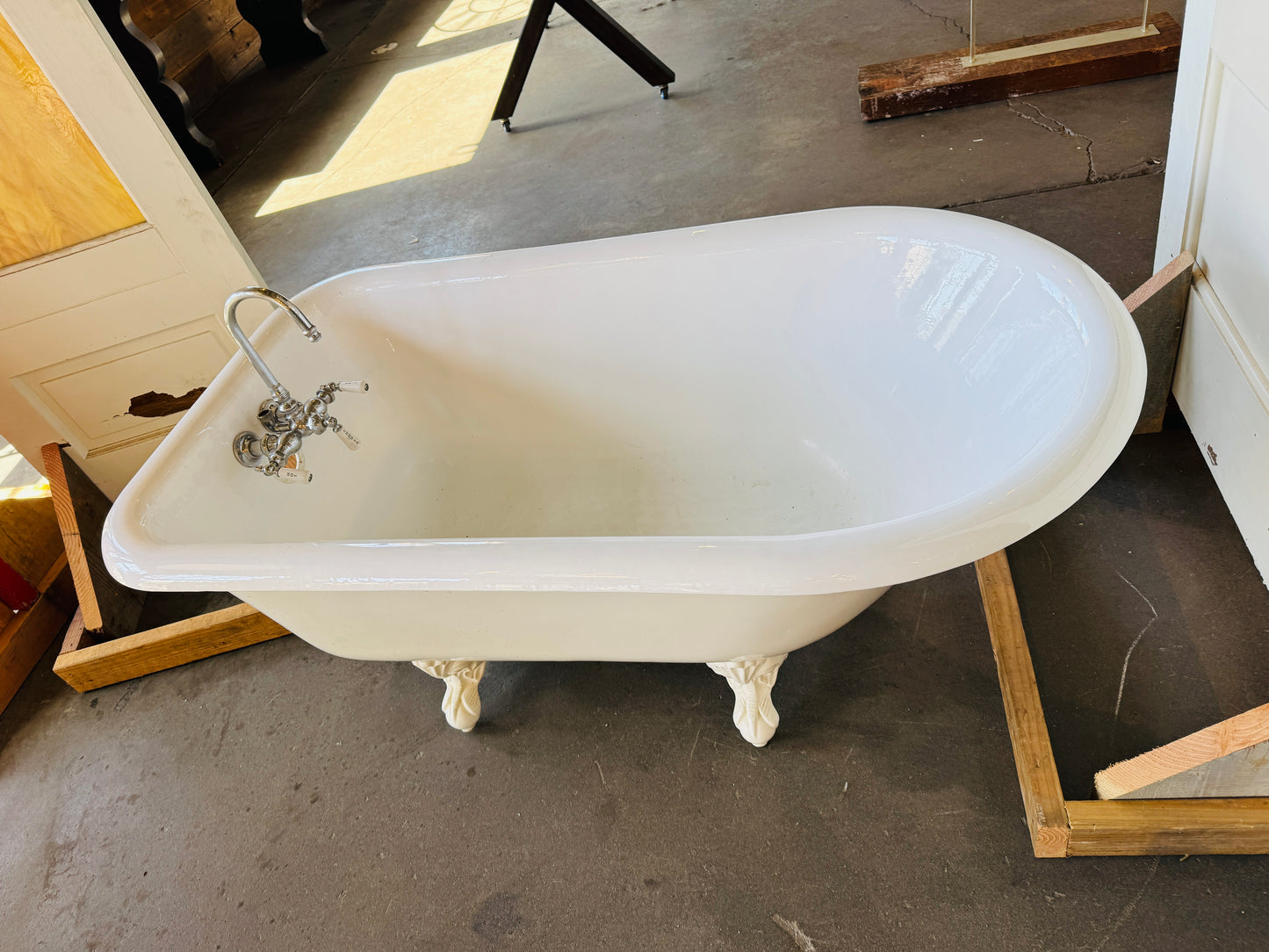 Sunrise Specialty 54" Cast Iron Clawfoot Bathtub